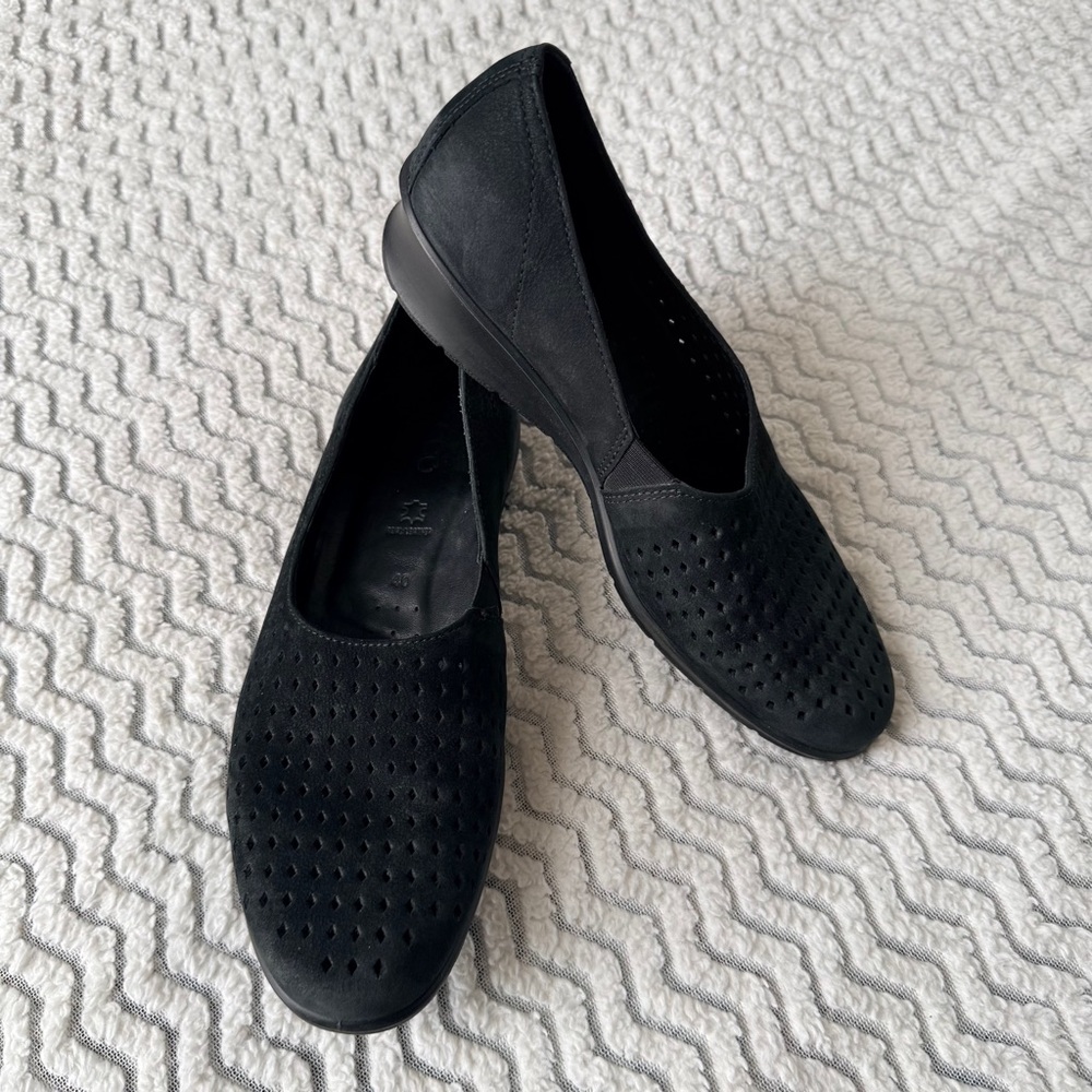 ECCO Felicia Black Perforated Suede Slip On Wedge Loafer Comfort Shoes Sz 40